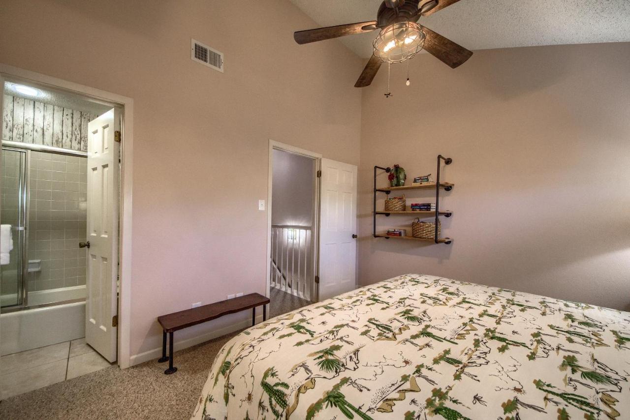 The Iron Cactus Condo On The Comal Cw C102 نيو بروانفيلز المظهر الخارجي الصورة