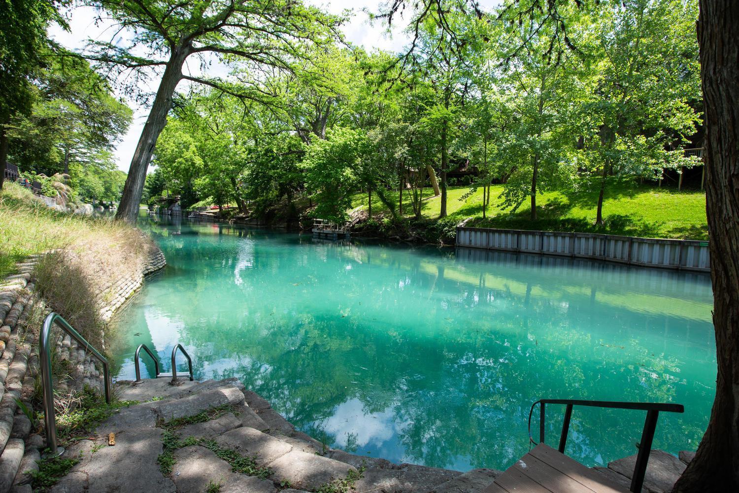 The Iron Cactus Condo On The Comal Cw C102 نيو بروانفيلز المظهر الخارجي الصورة