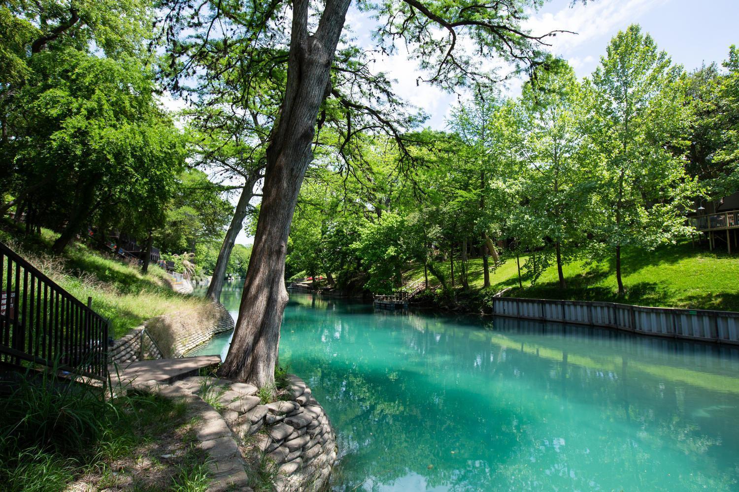 The Iron Cactus Condo On The Comal Cw C102 نيو بروانفيلز المظهر الخارجي الصورة