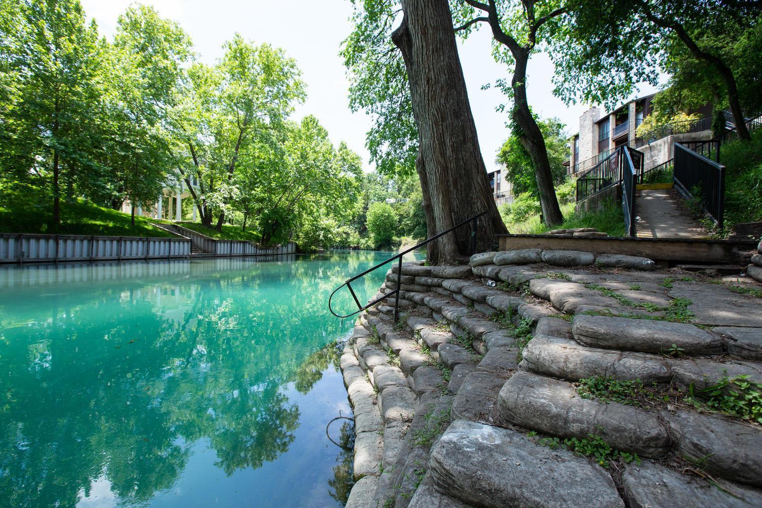 The Iron Cactus Condo On The Comal Cw C102 نيو بروانفيلز المظهر الخارجي الصورة