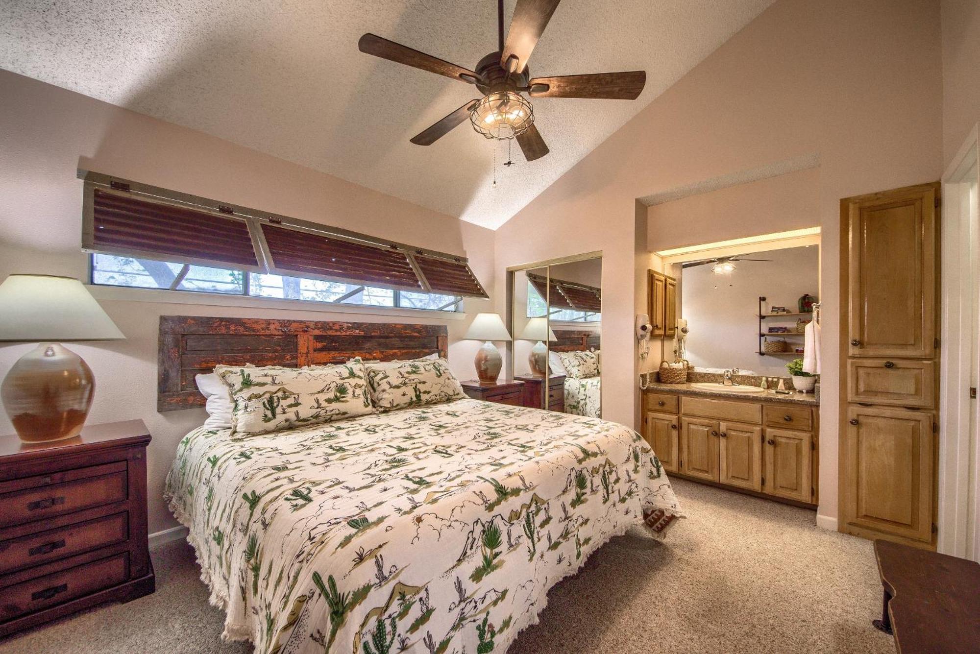 The Iron Cactus Condo On The Comal Cw C102 نيو بروانفيلز المظهر الخارجي الصورة
