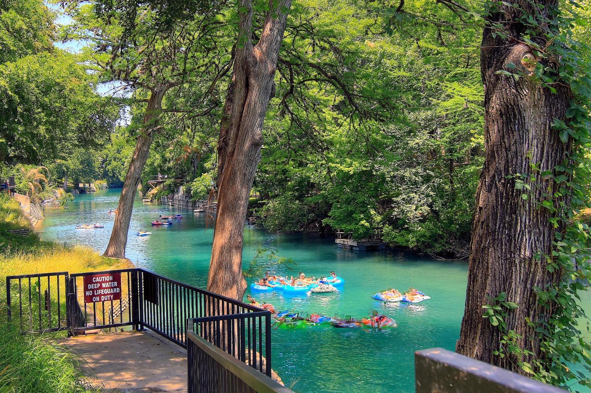 The Iron Cactus Condo On The Comal Cw C102 نيو بروانفيلز المظهر الخارجي الصورة