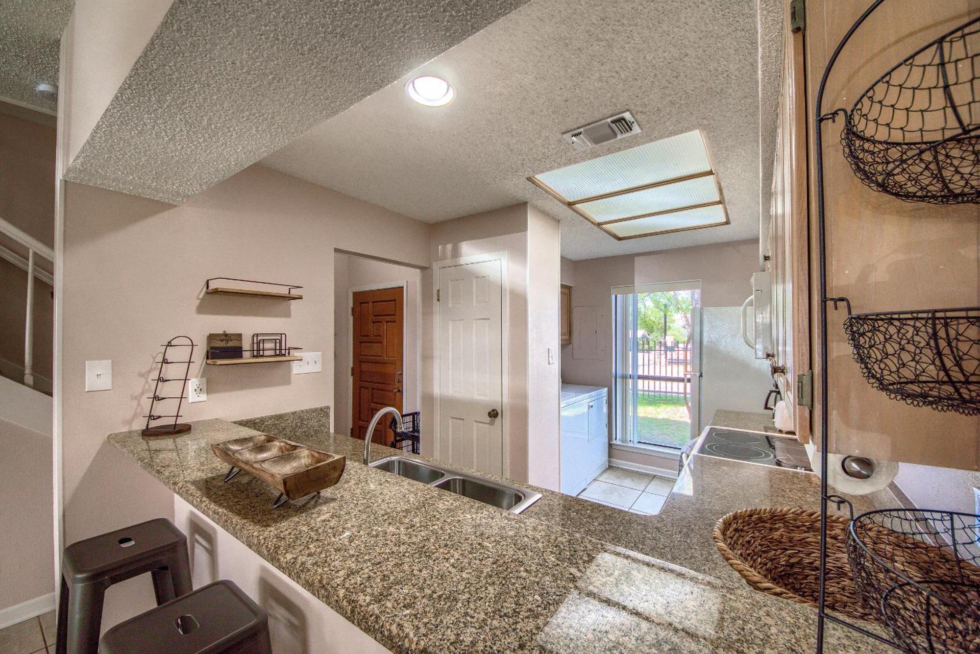 The Iron Cactus Condo On The Comal Cw C102 نيو بروانفيلز المظهر الخارجي الصورة
