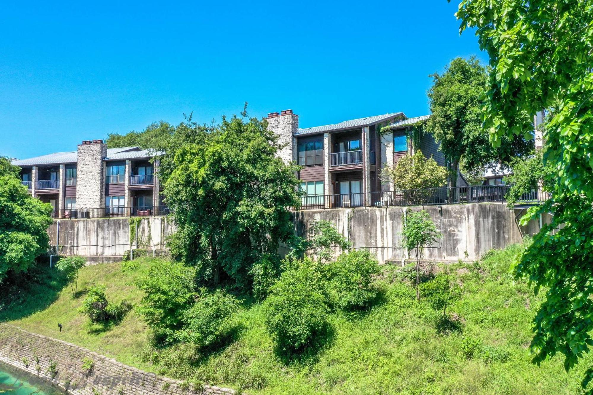 The Iron Cactus Condo On The Comal Cw C102 نيو بروانفيلز المظهر الخارجي الصورة